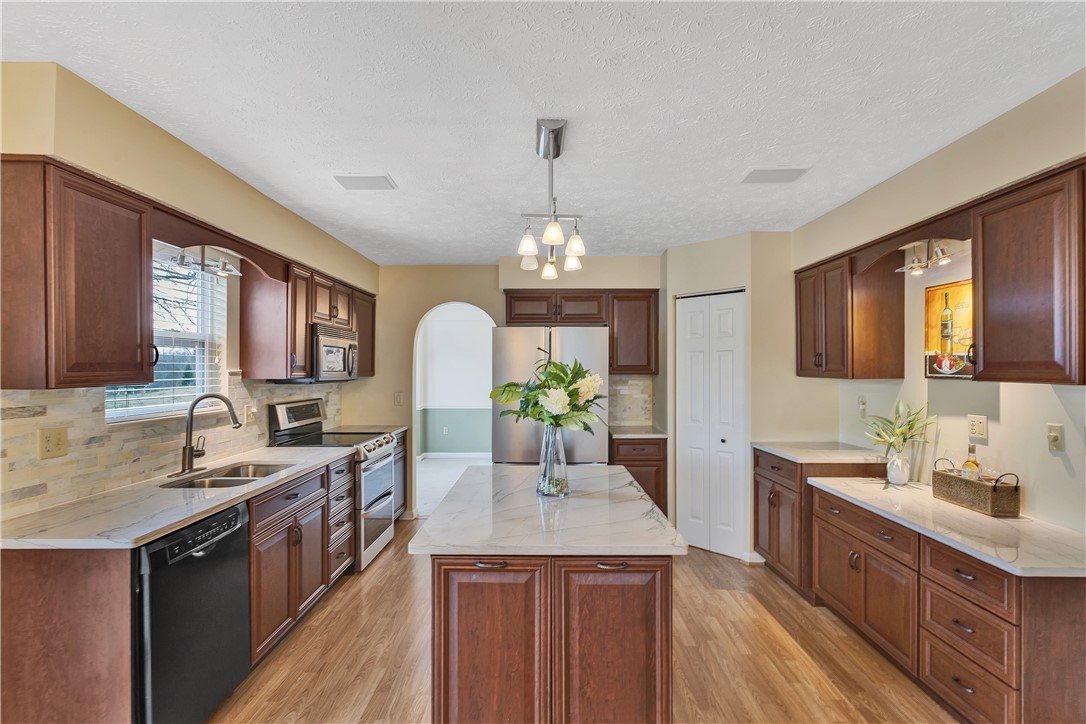 100 Hazelwood Dr