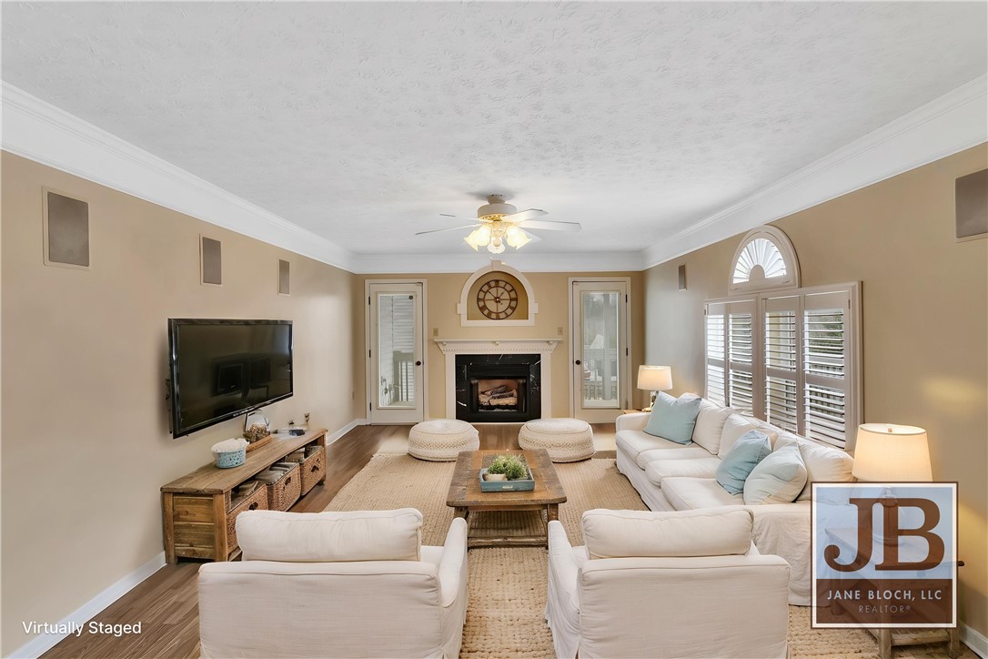 100 Hazelwood Dr