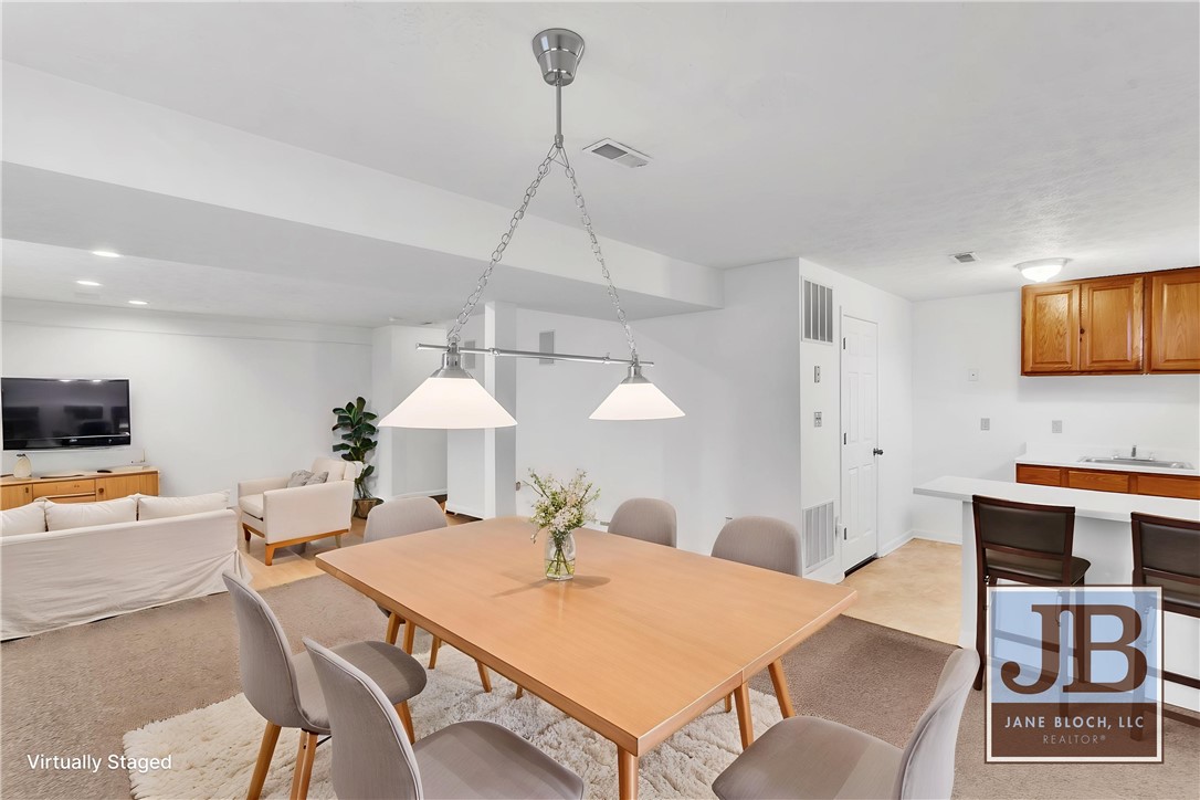 100 Hazelwood Dr