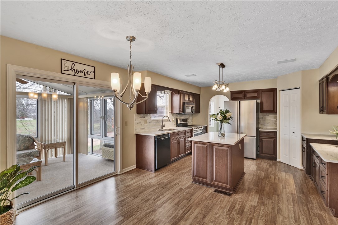 100 Hazelwood Dr