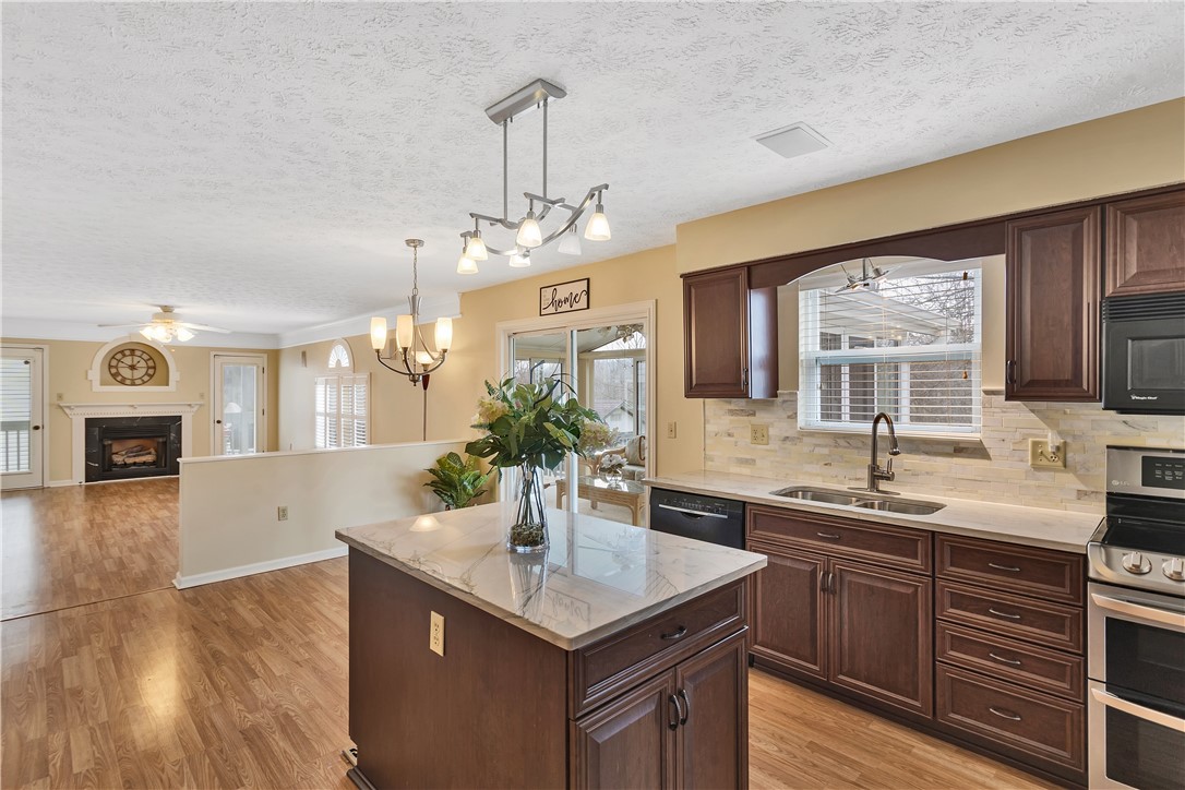 100 Hazelwood Dr