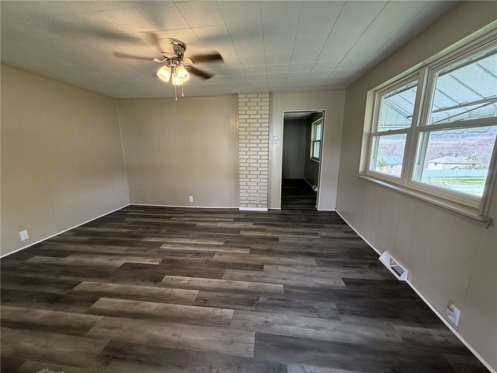 1156 Eisenhower Dr