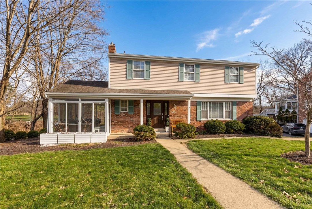 1011 Apple Hill Ln
