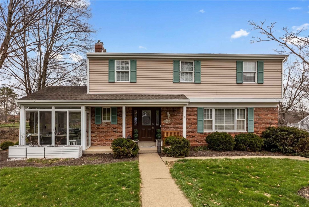 1011 Apple Hill Ln