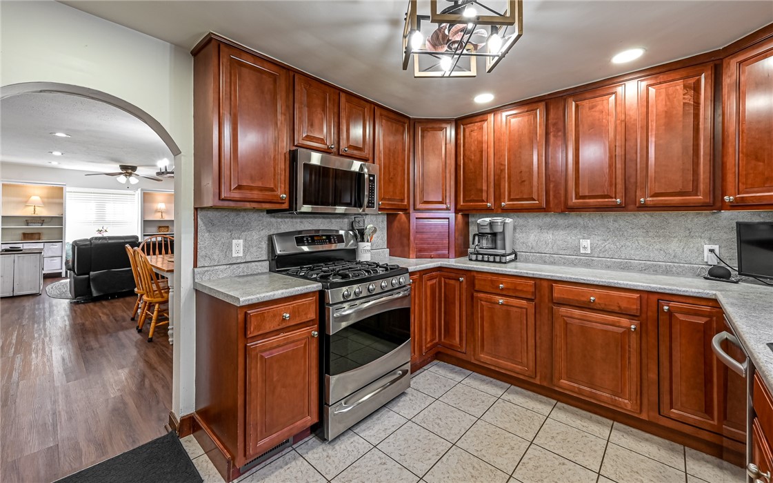 212 Montclair Ave