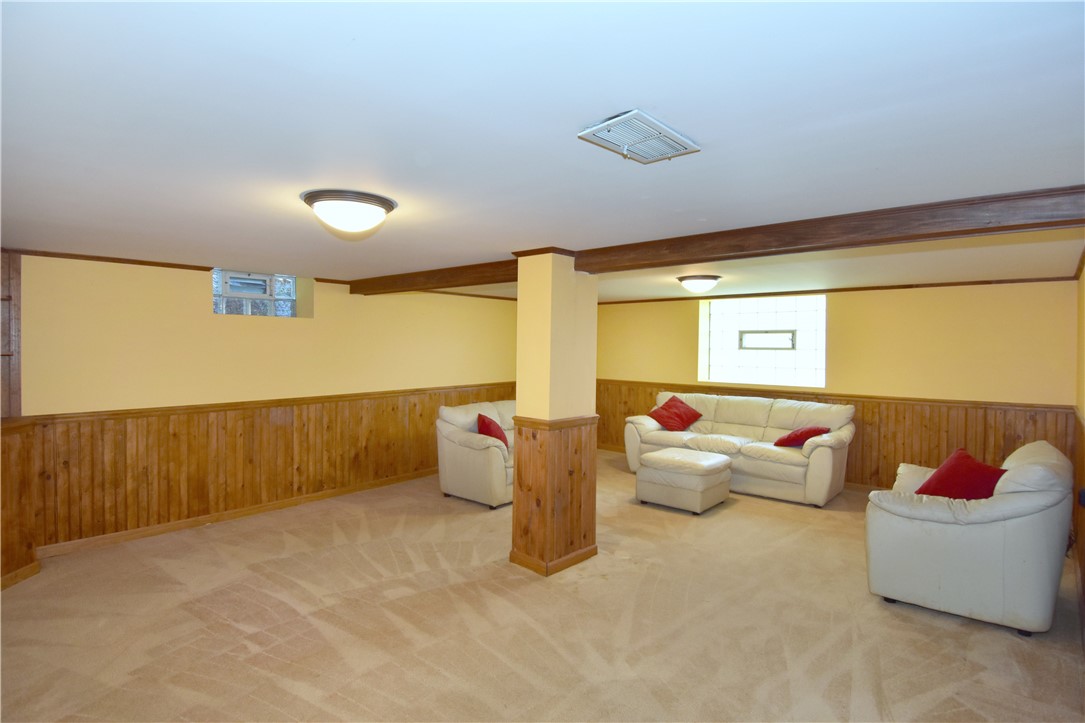 110 Circle Dr