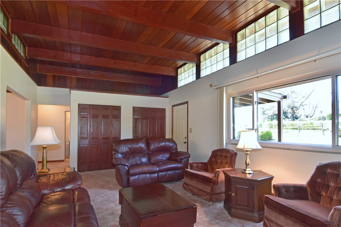 110 Circle Dr