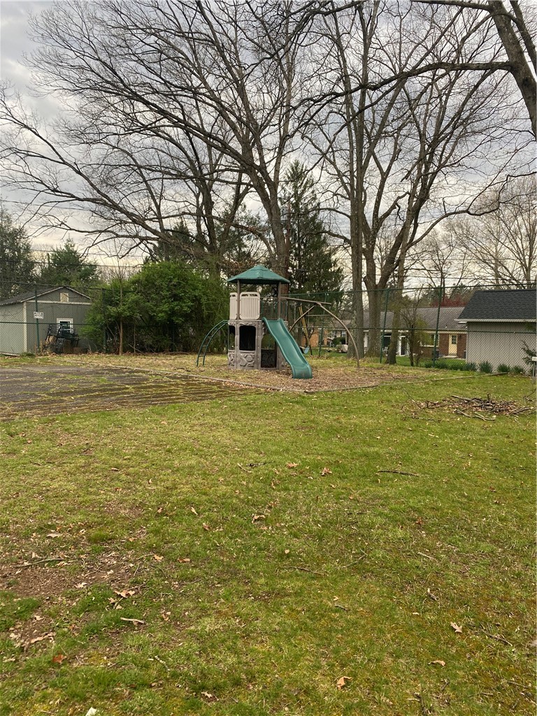 110 Circle Dr