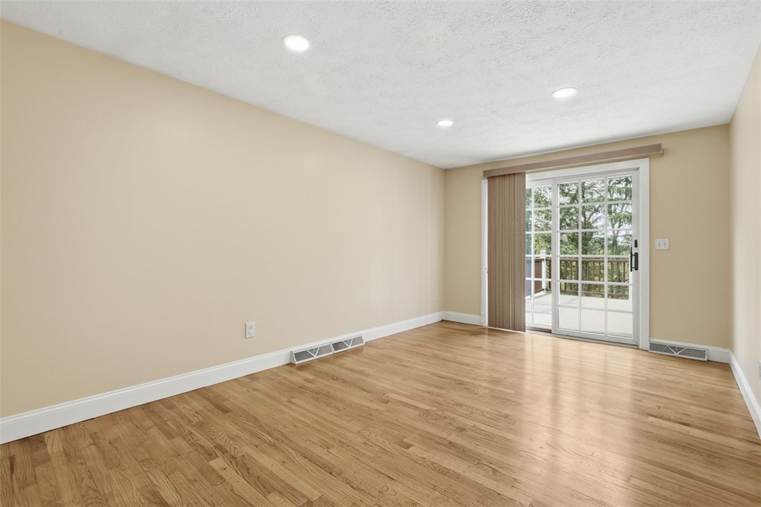 113 N Harleston Dr