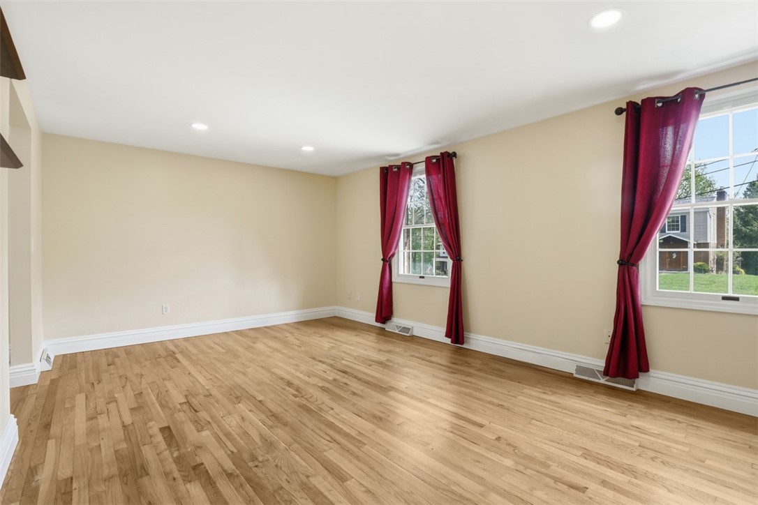 113 N Harleston Dr