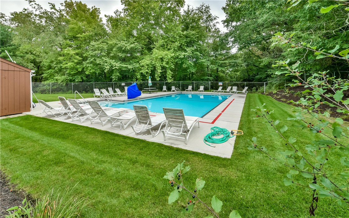 4413 Laurel Oak Dr