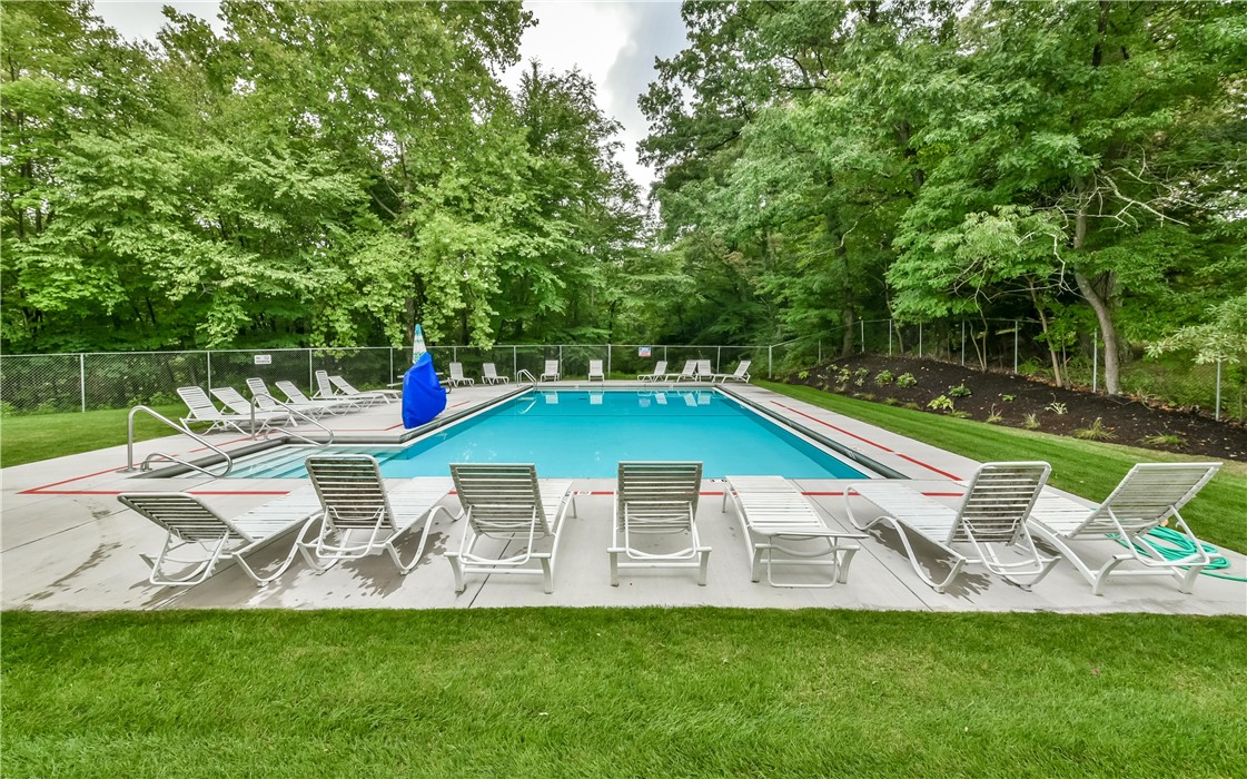 4413 Laurel Oak Dr