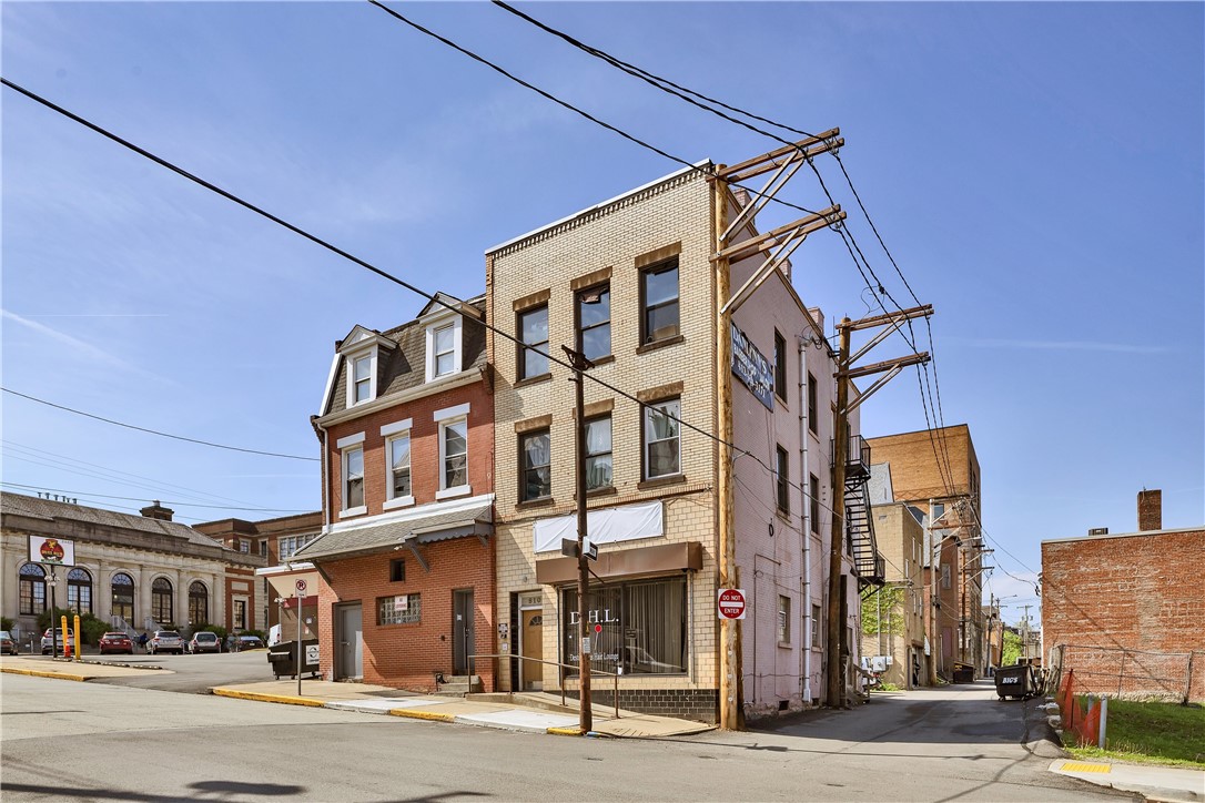 810 Amity St