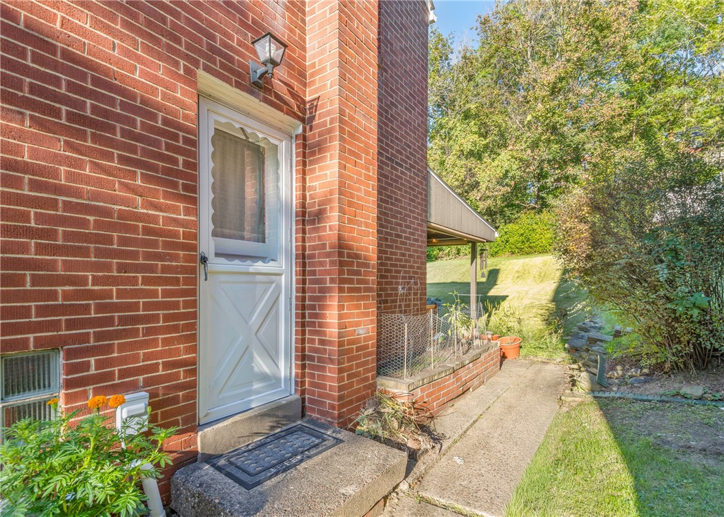 2211 Lucina Ave