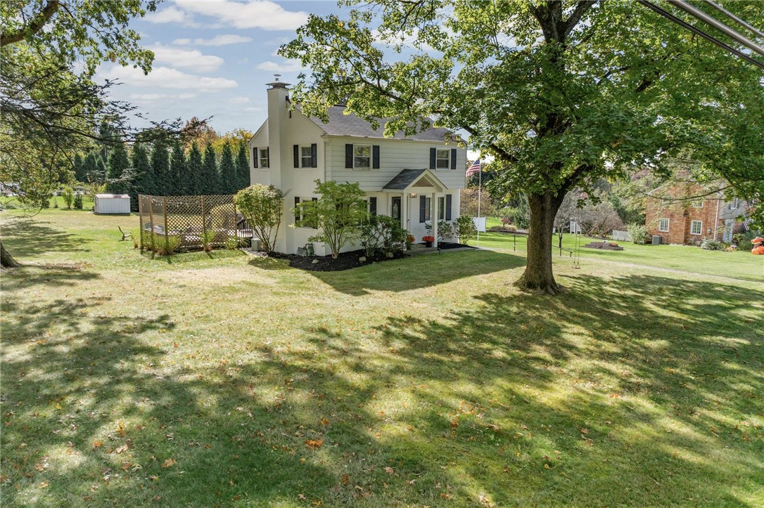 1553 Crestview Dr