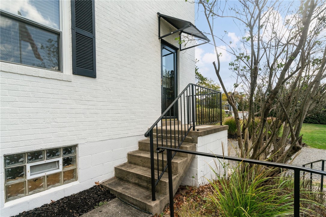 1553 Crestview Dr
