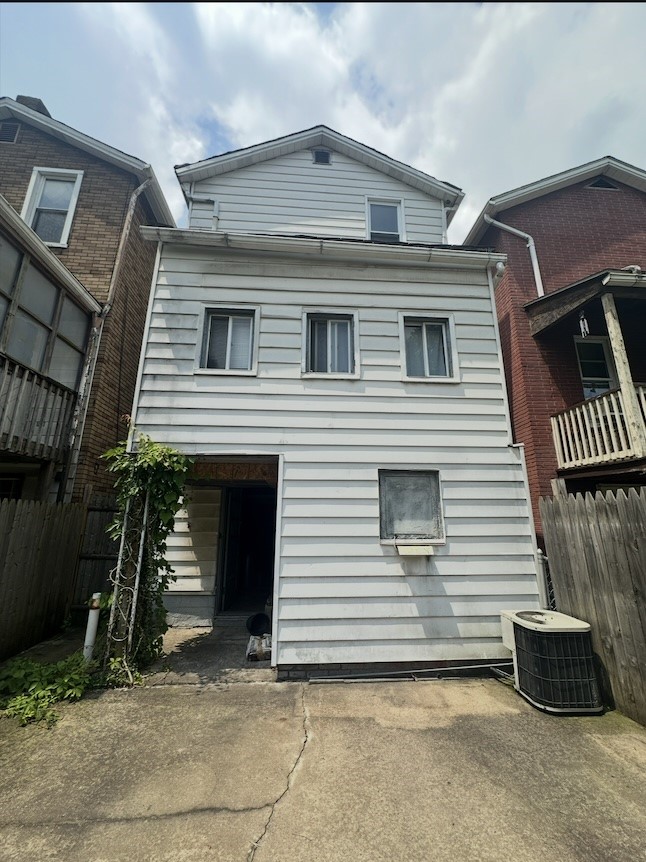 1421 Ridge Ave