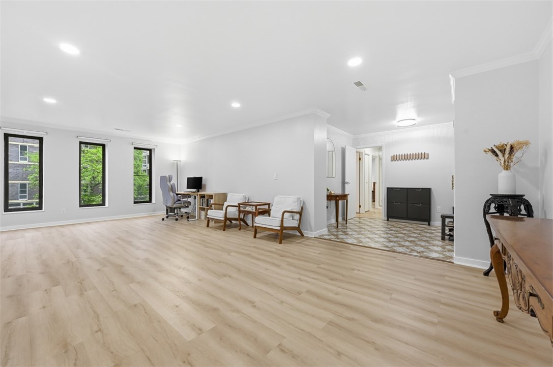 540 N NEVILLE 305