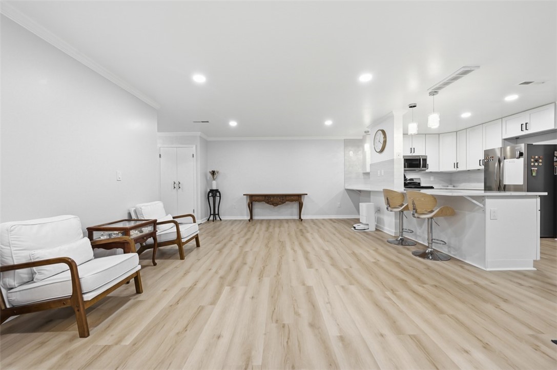 540 N NEVILLE 305