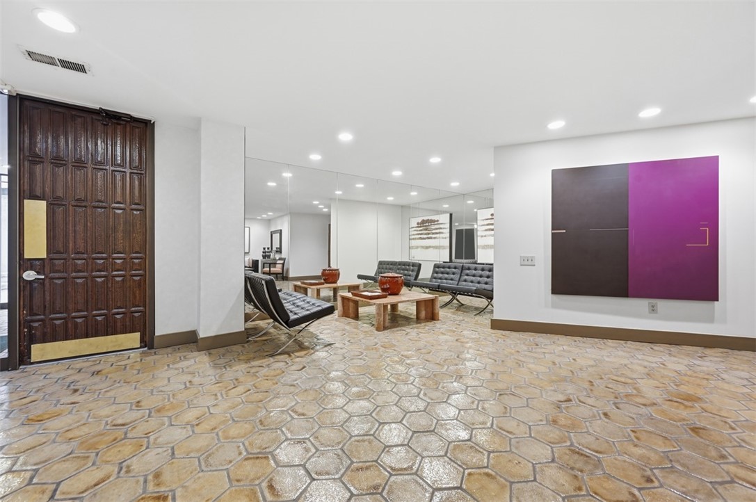 540 N NEVILLE 305
