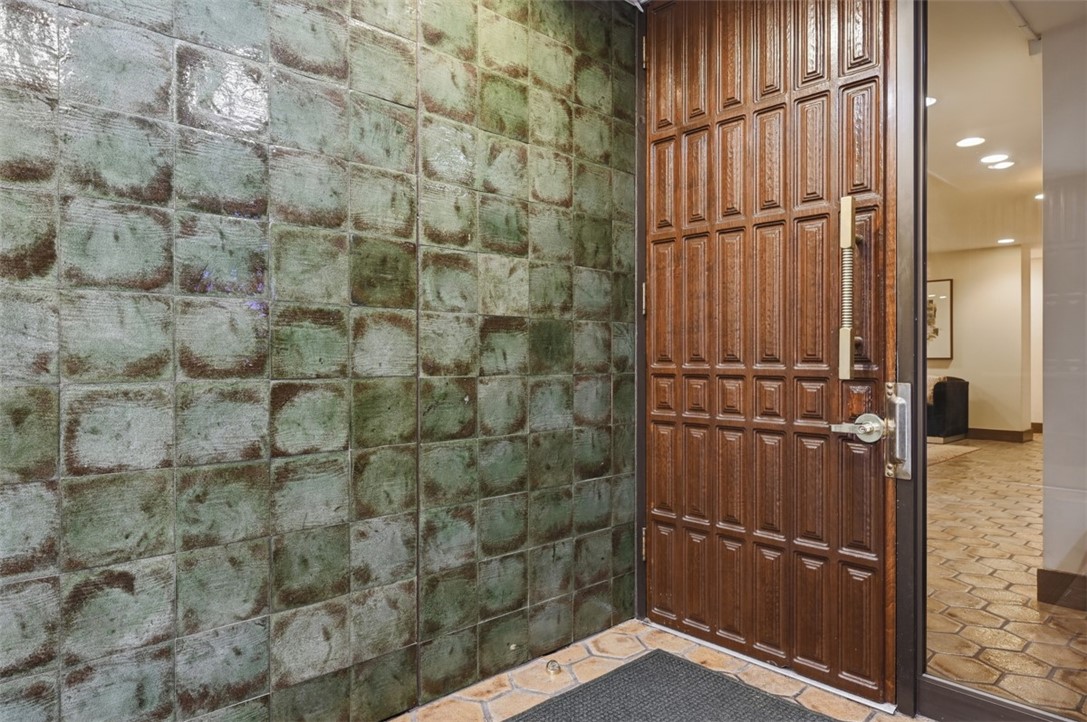540 N NEVILLE 305