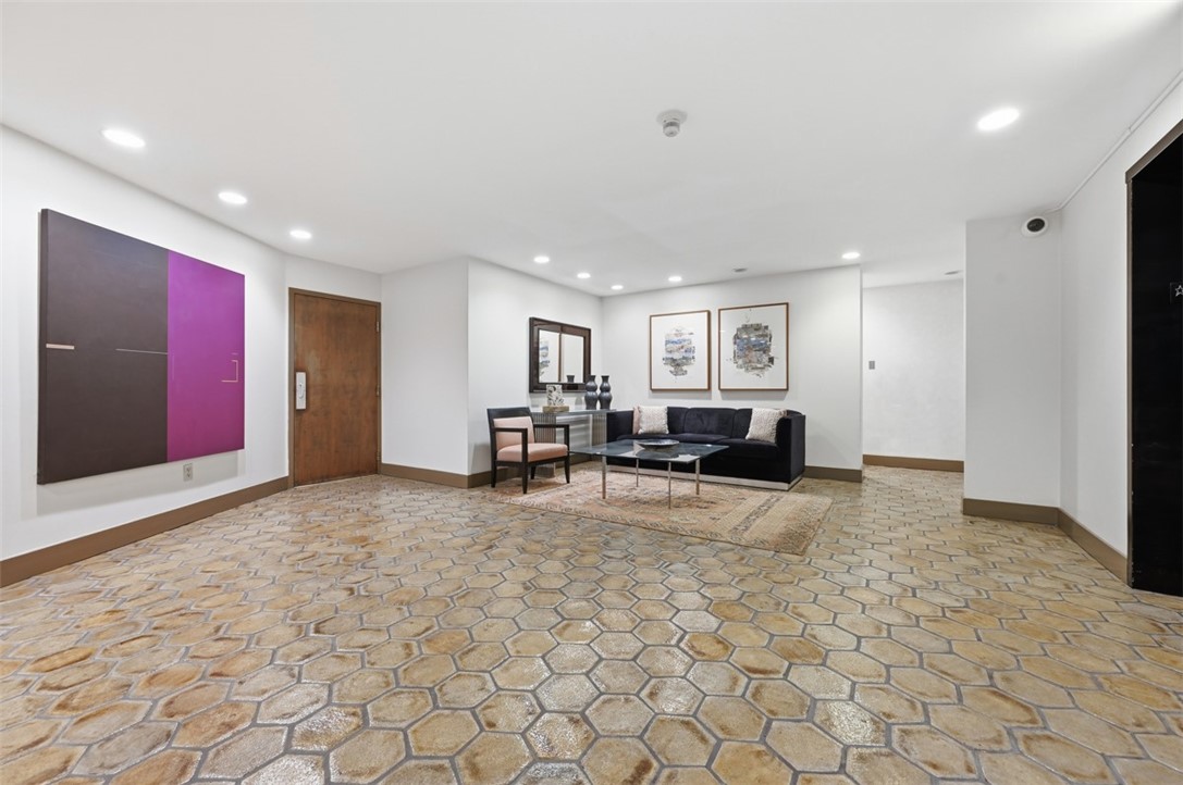 540 N NEVILLE 305
