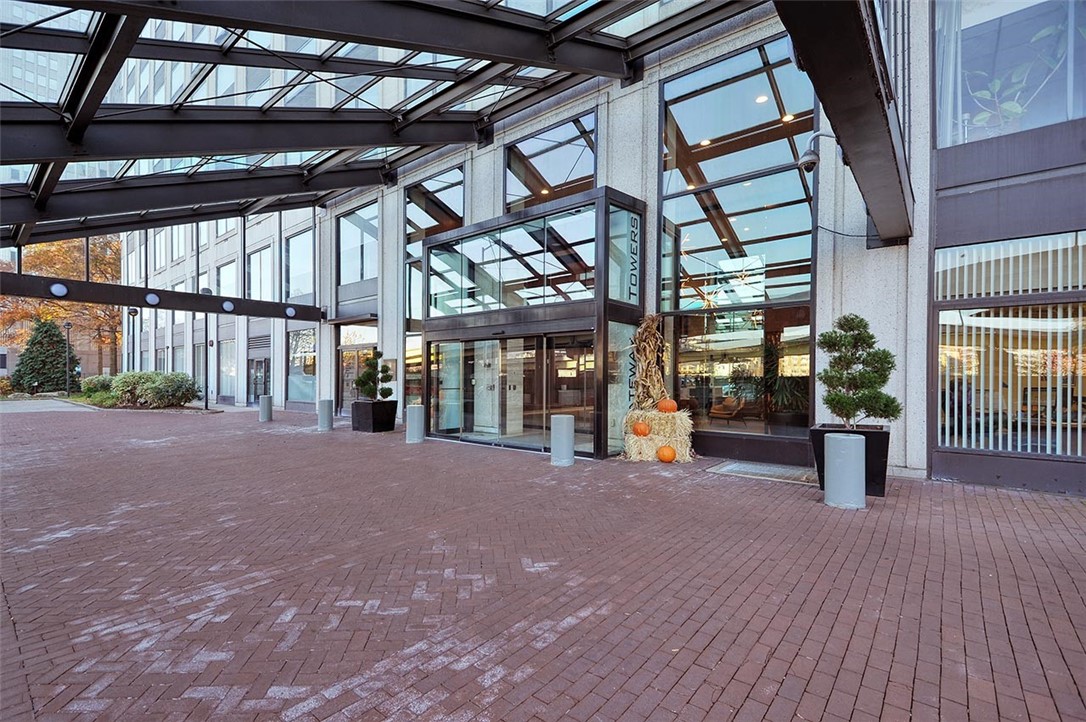 320 Fort Duquesne Blvd 8M