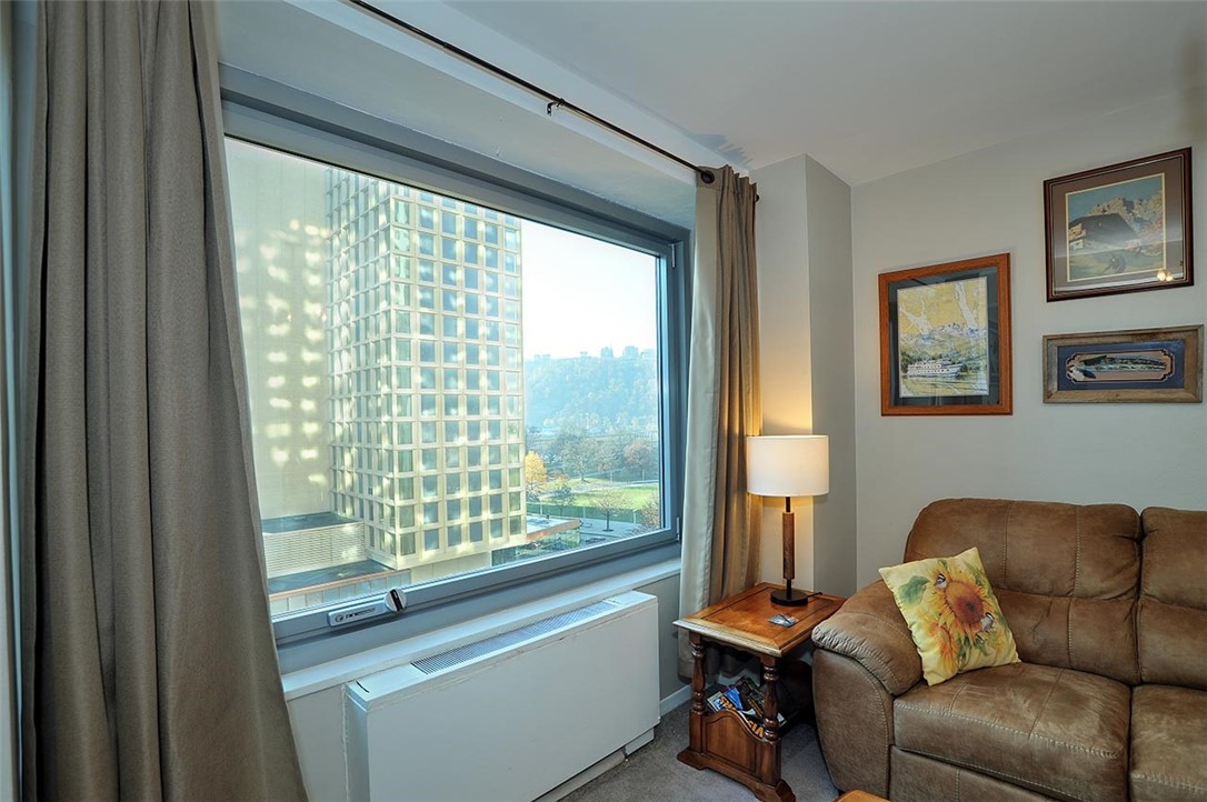 320 Fort Duquesne Blvd 8M