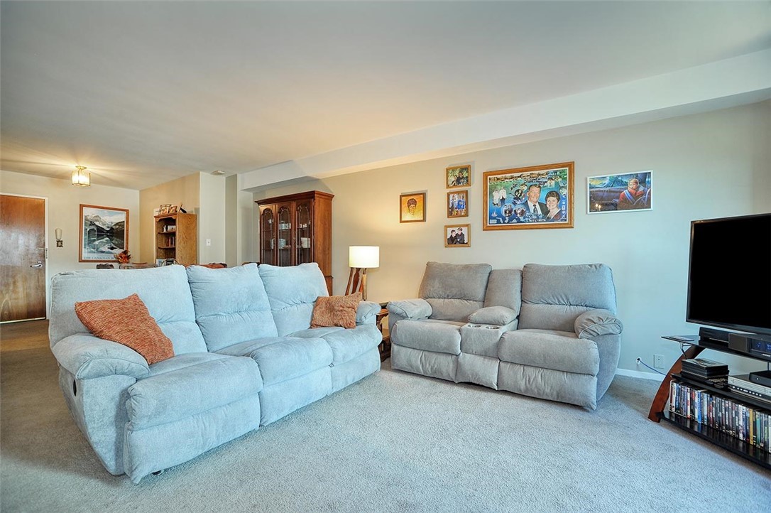 320 Fort Duquesne Blvd 8M