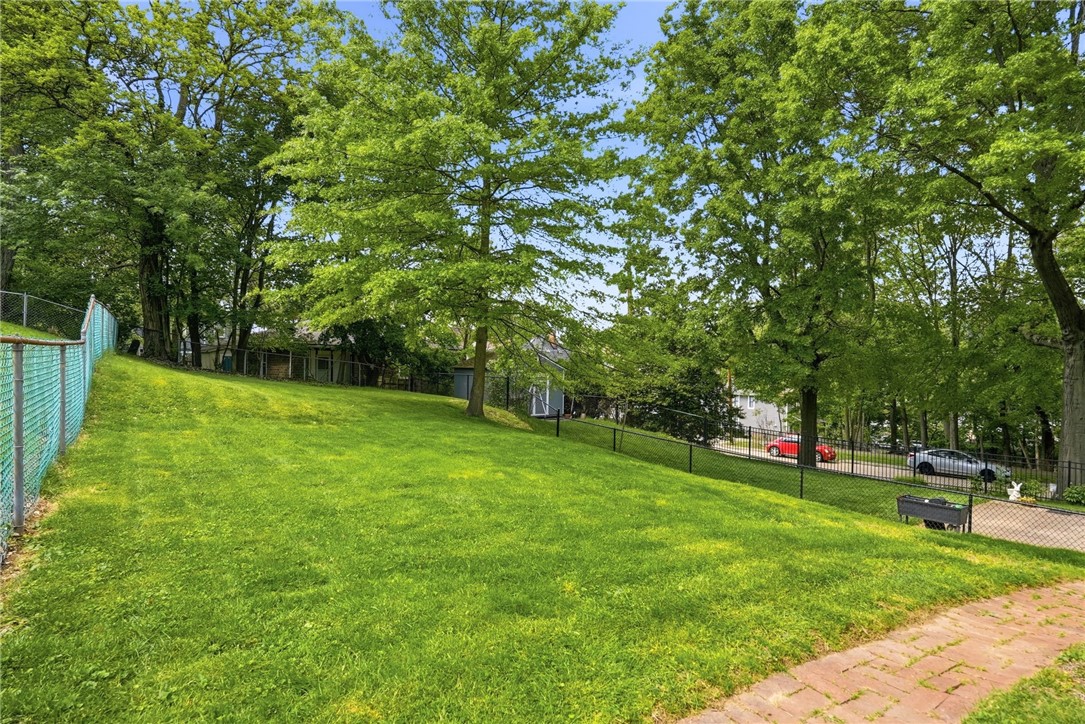 502 WOODLAND