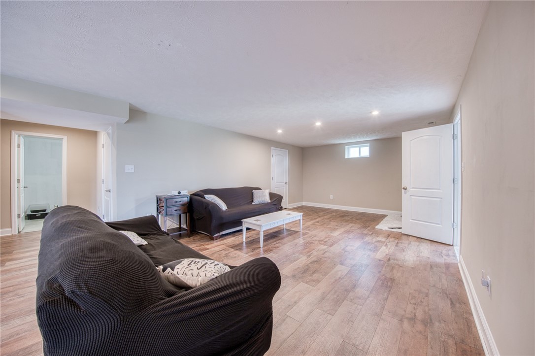 3007 Sir Charles Dr