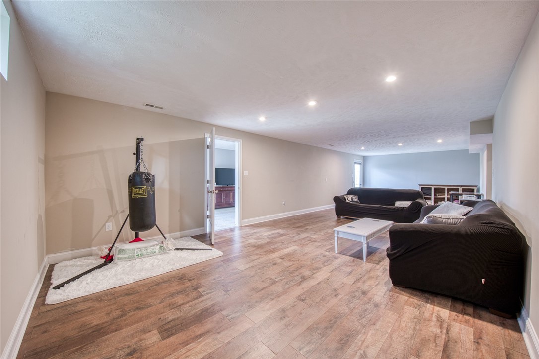 3007 Sir Charles Dr