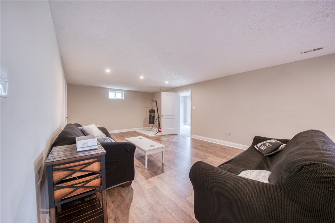 3007 Sir Charles Dr