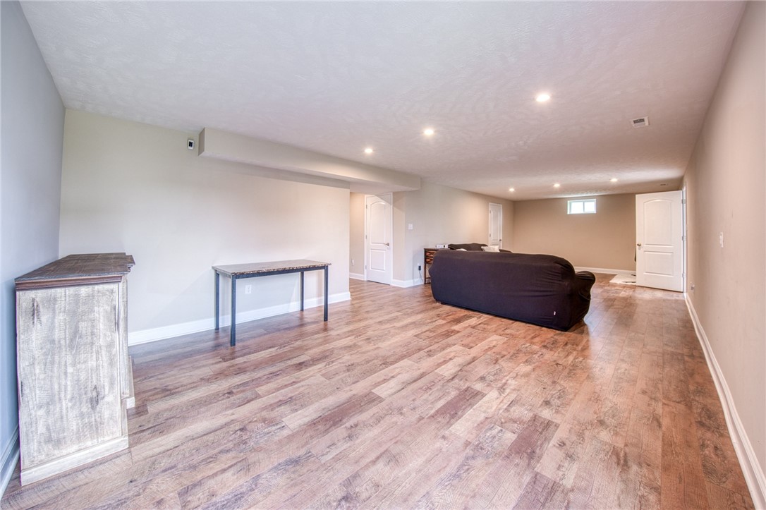 3007 Sir Charles Dr