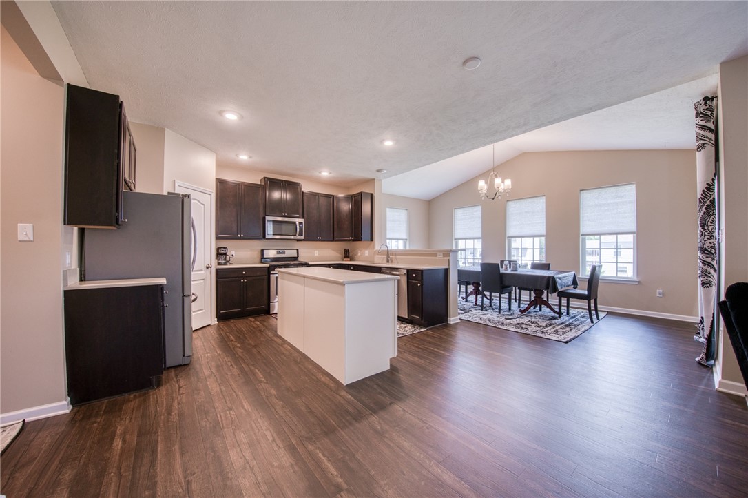 3007 Sir Charles Dr