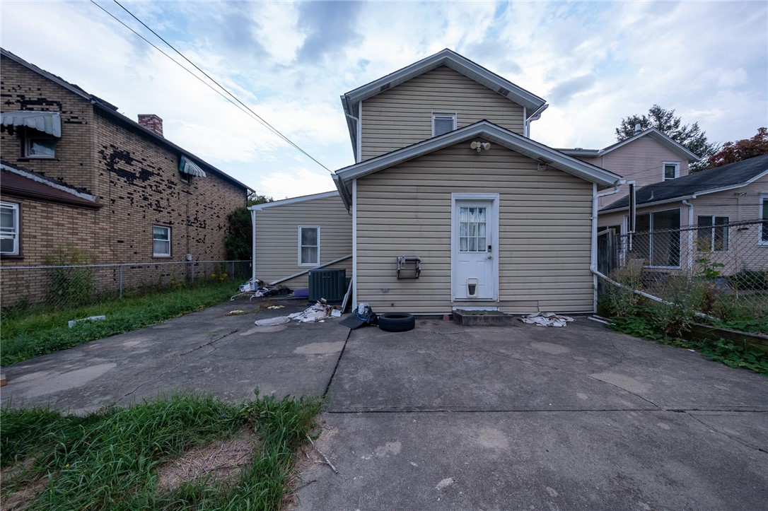 1618 W Railroad St