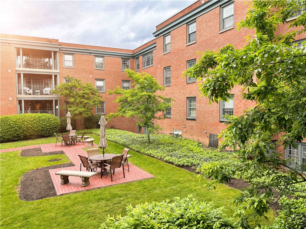 5825 5th Ave 102
