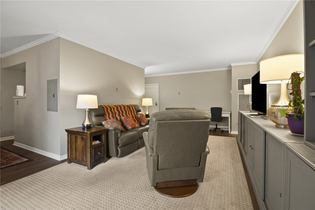 5825 5th Ave 102