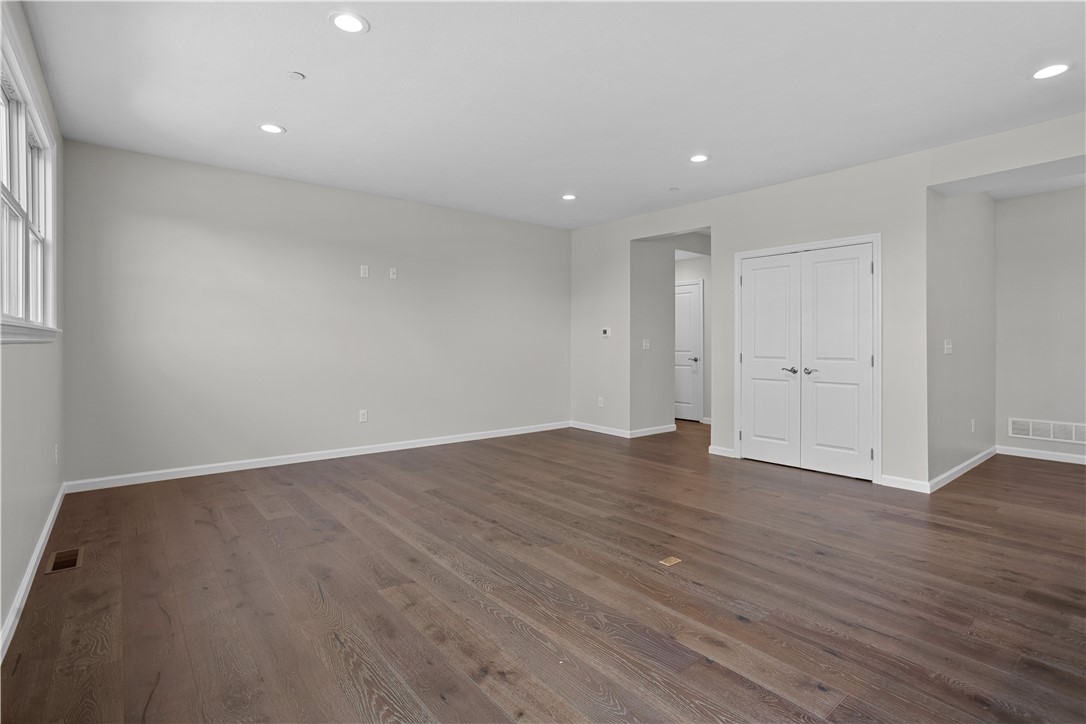 413 WALNUT CT
