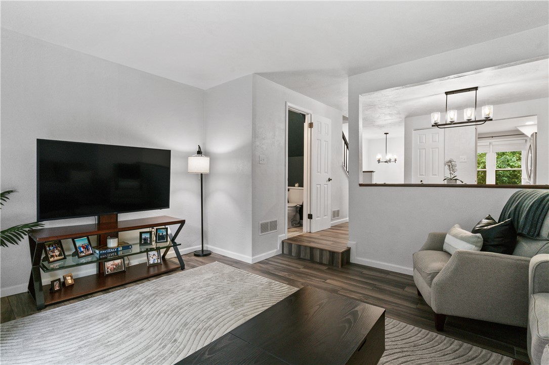105 Spruce Ct