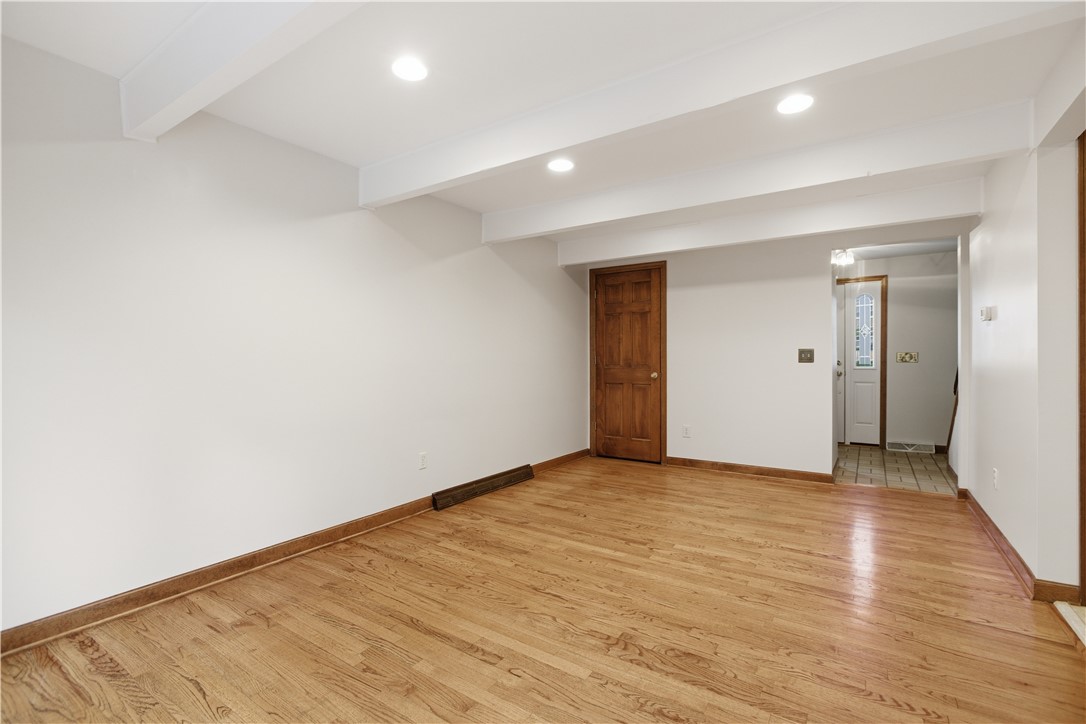 1129 King George Court