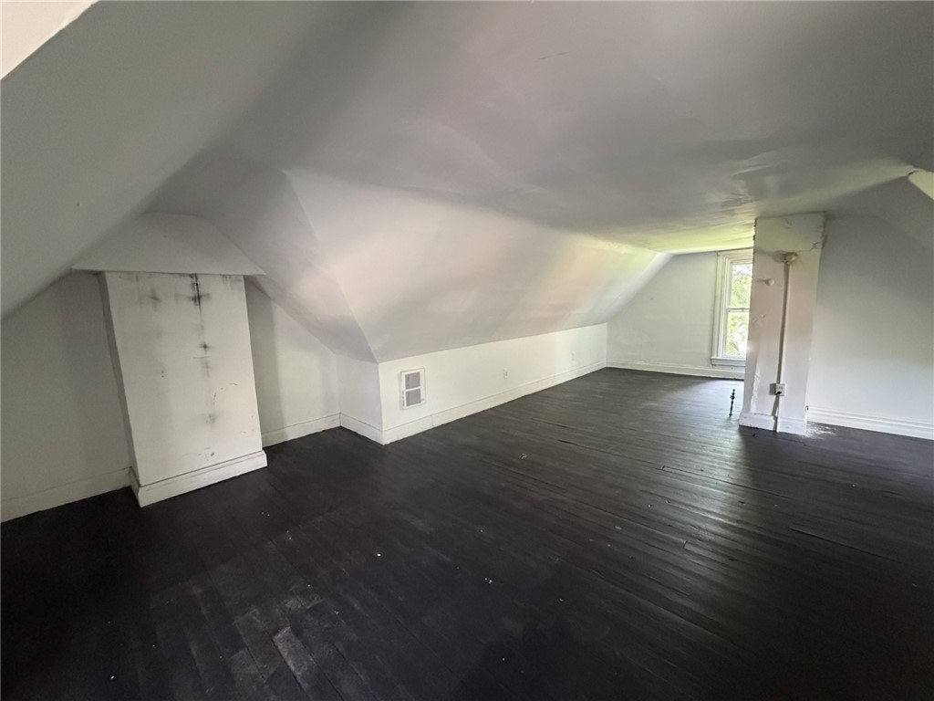 1214 Goe Ave