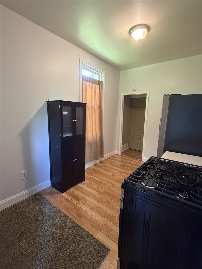 1214 Goe Ave