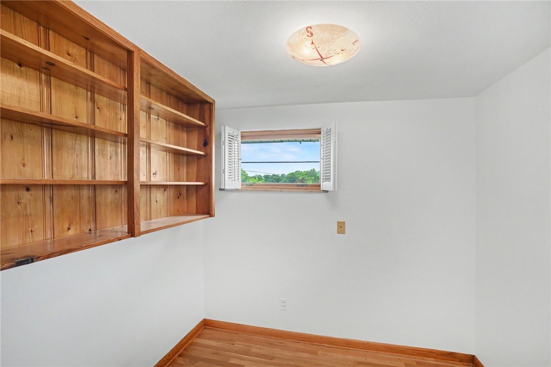 906 Bridge Ave