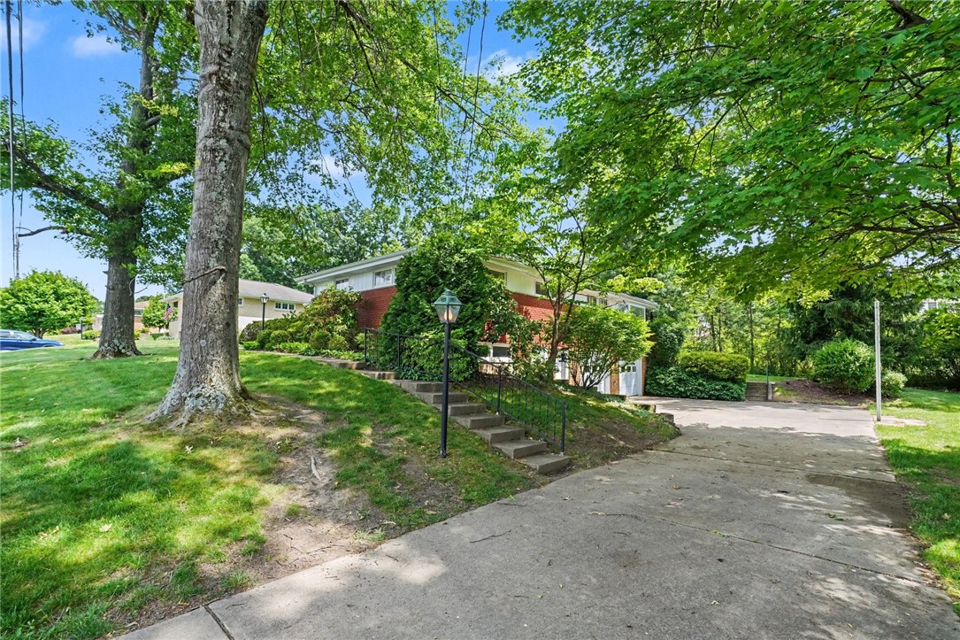 906 Bridge Ave