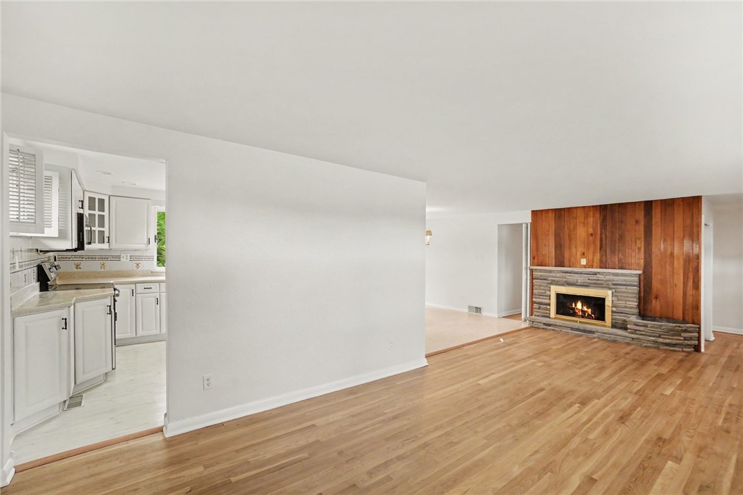 906 Bridge Ave