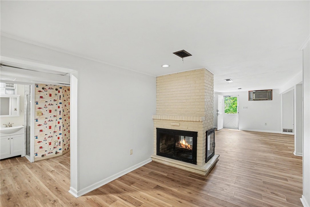 906 Bridge Ave