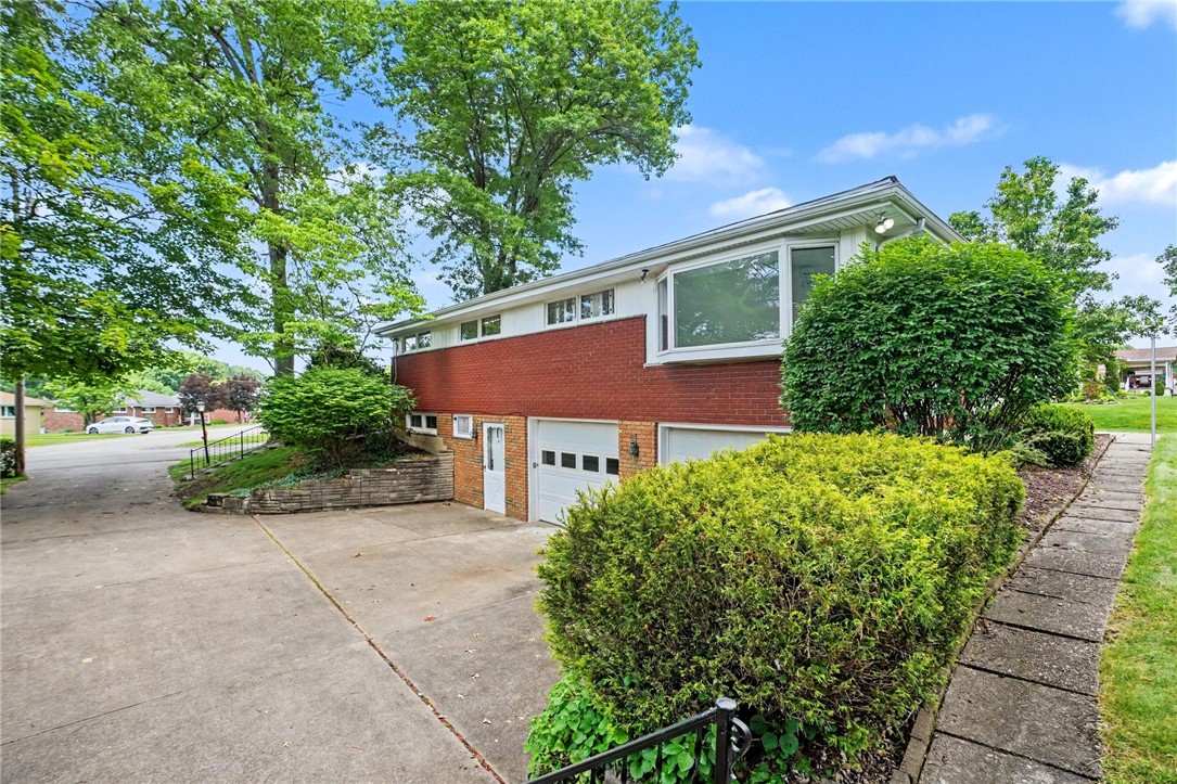 906 Bridge Ave