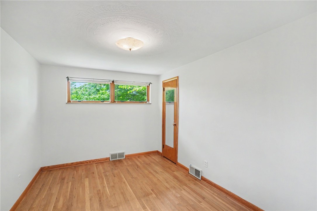 906 Bridge Ave