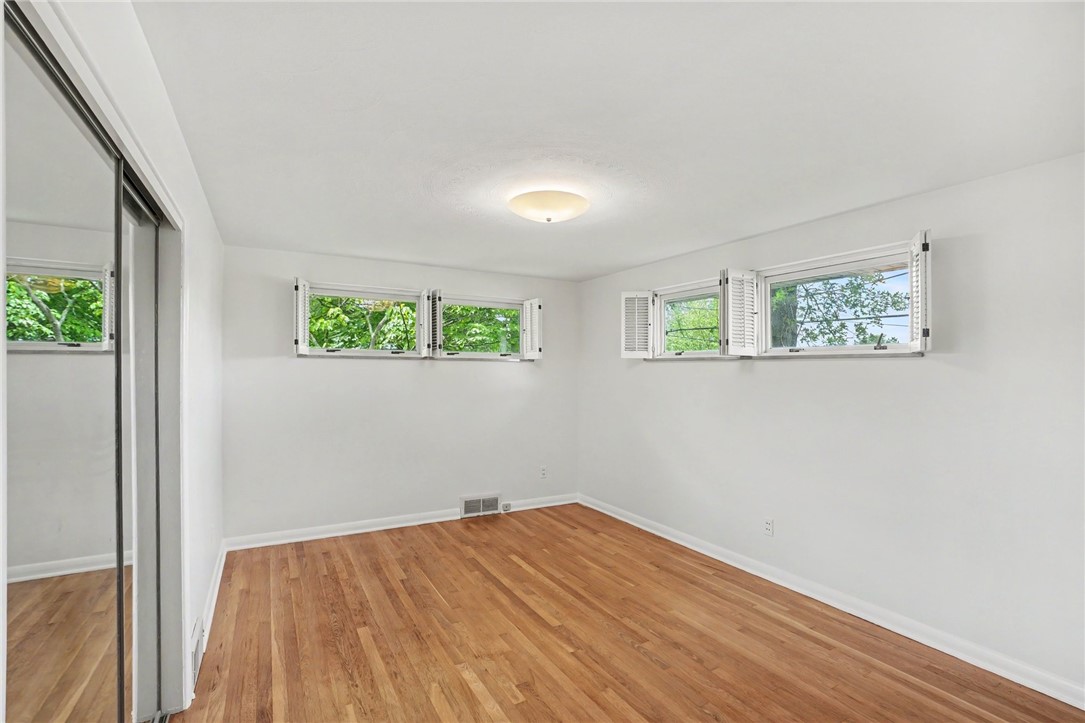 906 Bridge Ave